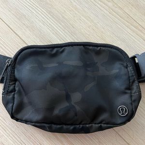 Lululemon adjustable belt bag